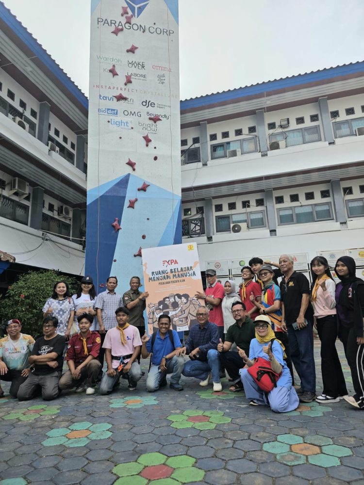 EXPA Luncurkan Buku Perdana “‘Ruang Belajar Menjadi Manusia'” Antologi Kisah Perjalanan Pecinta Alam 