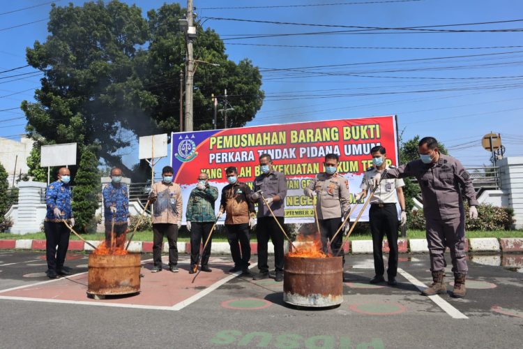 Waka Polres Binjai Hadiri Pemusnahan Barang Bukti di Kejaksaan Negeri Binjai