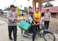 Jum’at Berkah, Polisi Bagikan Nasi Kotak Kepada masyarakat Bahorok