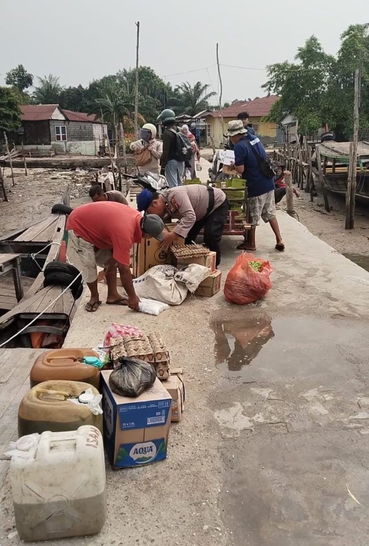 Patroli Sambang Nelayan, Satpolairud Polres Langkat Sampaikan Imbauan Waspada Cuaca Ekstrem